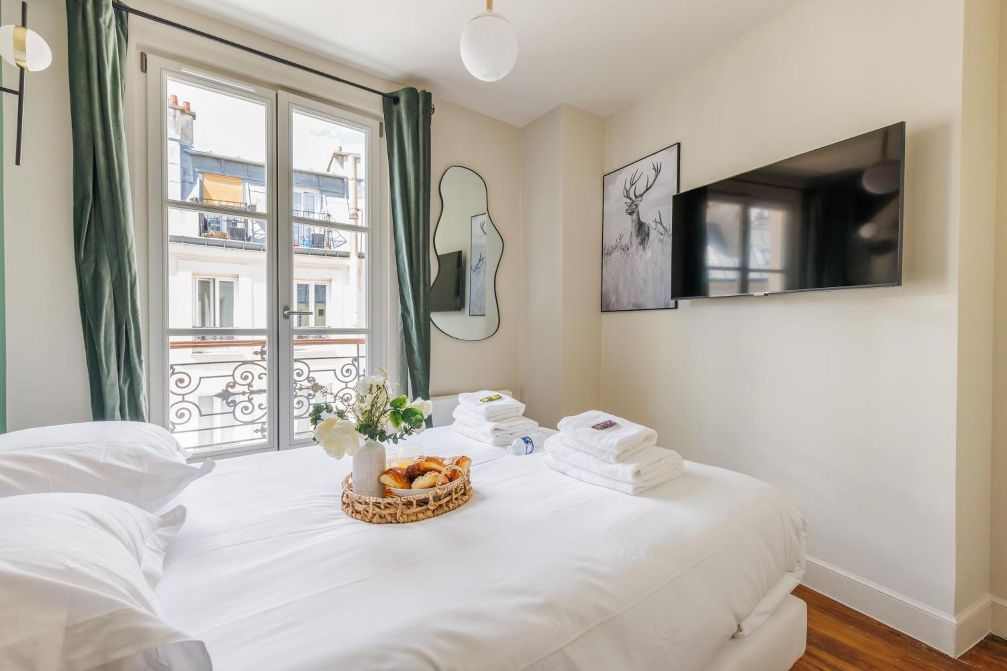 Colourful Oasis Heart Of Rive Gauche - Bon Marche Apartment